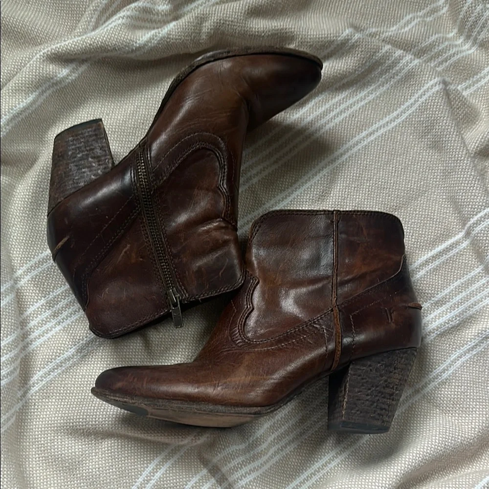 Frye Renee Seam Short Ankle Boots - US 8.5 - Picture 2 of 14